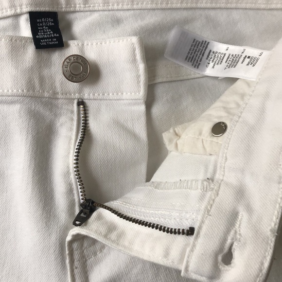 Gap White Girlfriend Jeans - Picture 4 of 5